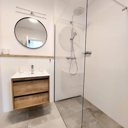 Como, Private Parking Free * Košice