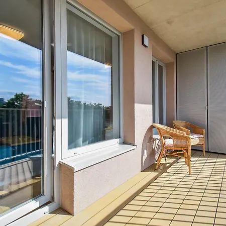 Como, Private Parking Free Appartement